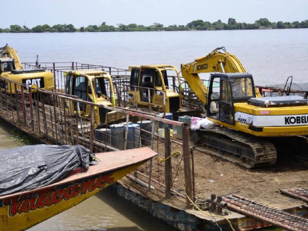 Enviaron maquinaria a zona ribeñera afectada por inundaciones en Magangué