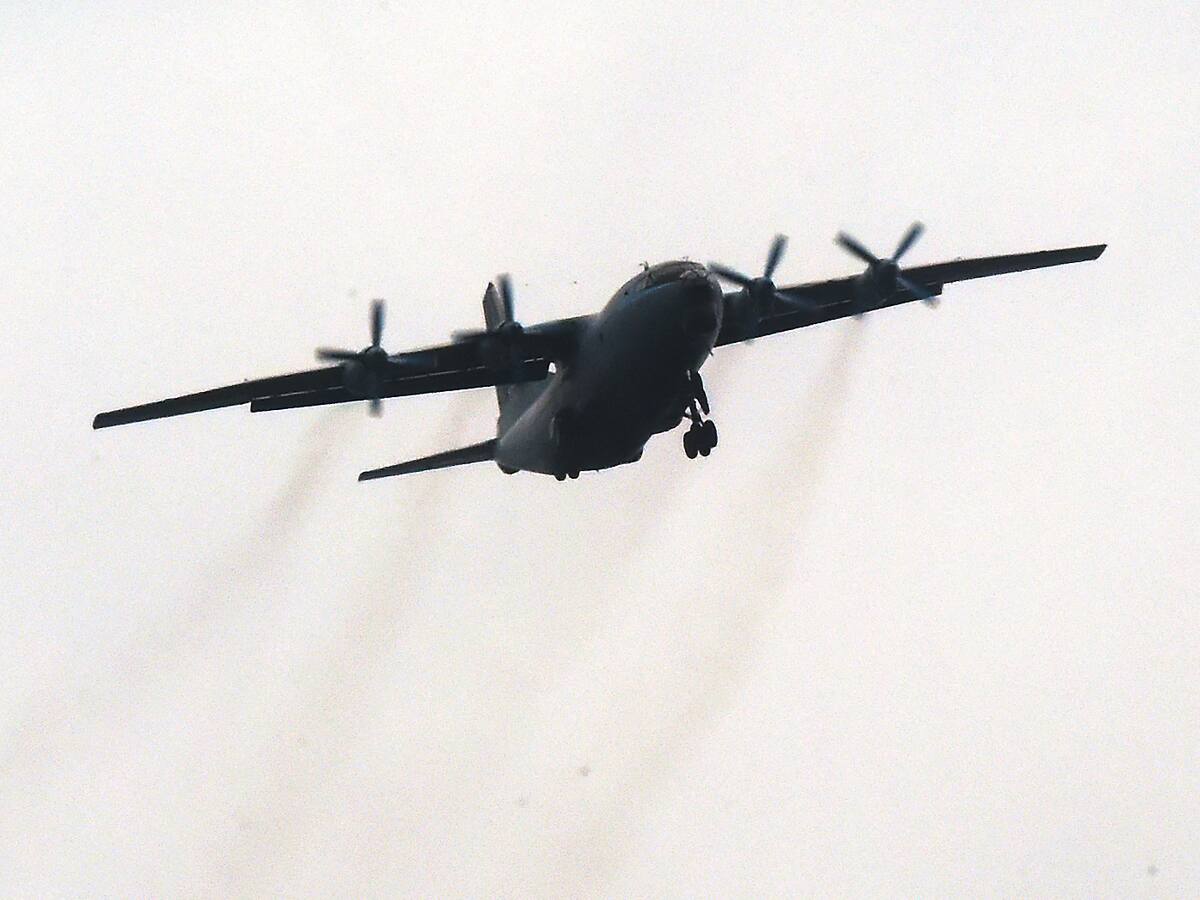 Avión militar ruso se estrella en región fronteriza con Ucrania