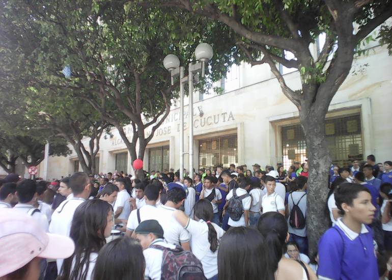 Estudiantes protestaron frente a la Alcaldía de Cúcuta