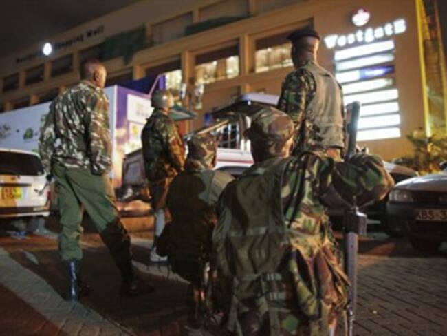 Al Shabab se atribuye atribuye ataque en Kenia y dice que mató a más de 100 personas