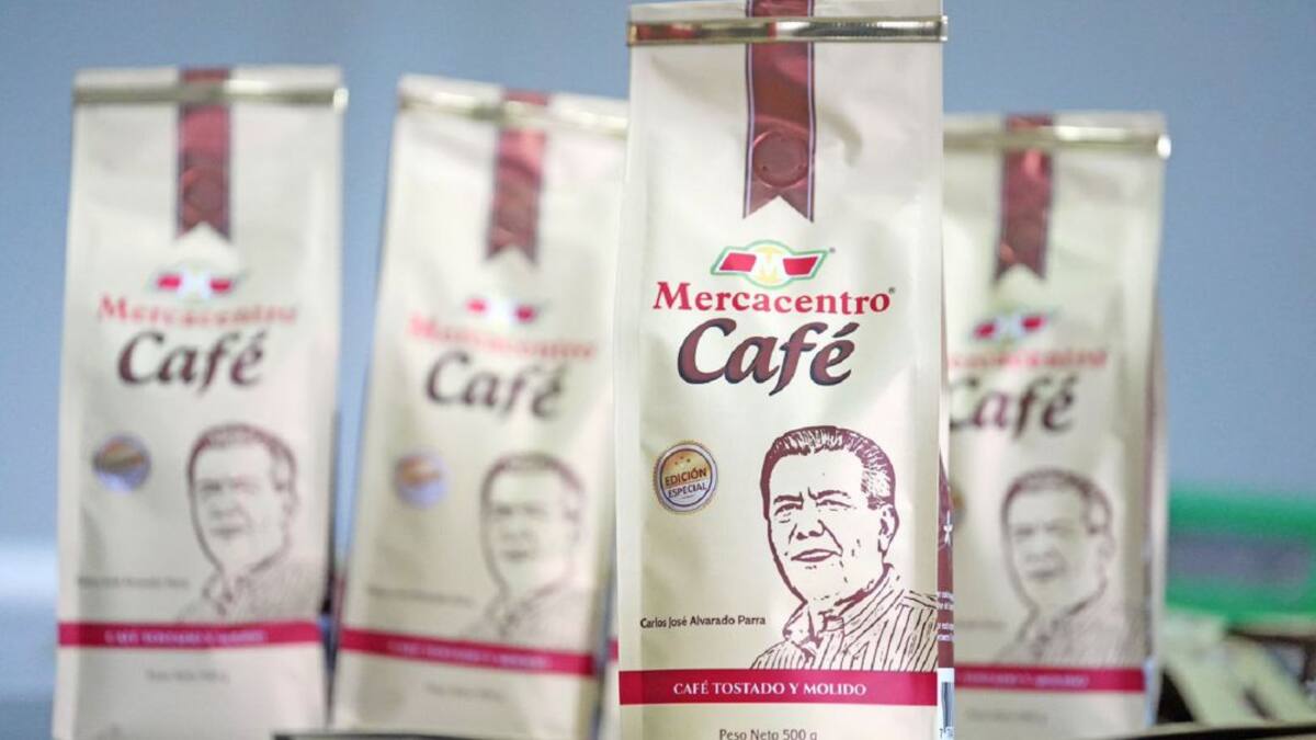Lanzan edición especial de café en homenaje a Carlos Alvarado