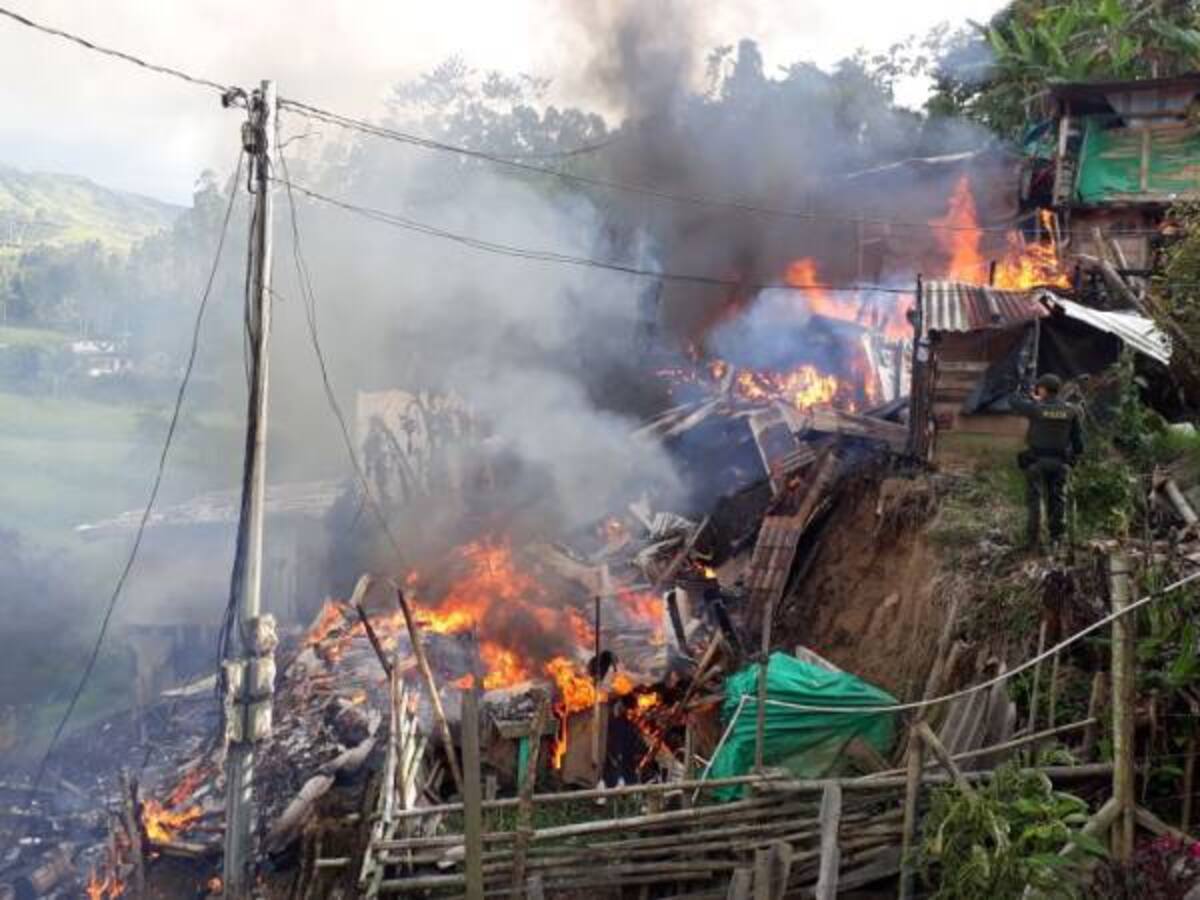 Ocho viviendas afectadas por incendio en Santa Rosa de Cabal