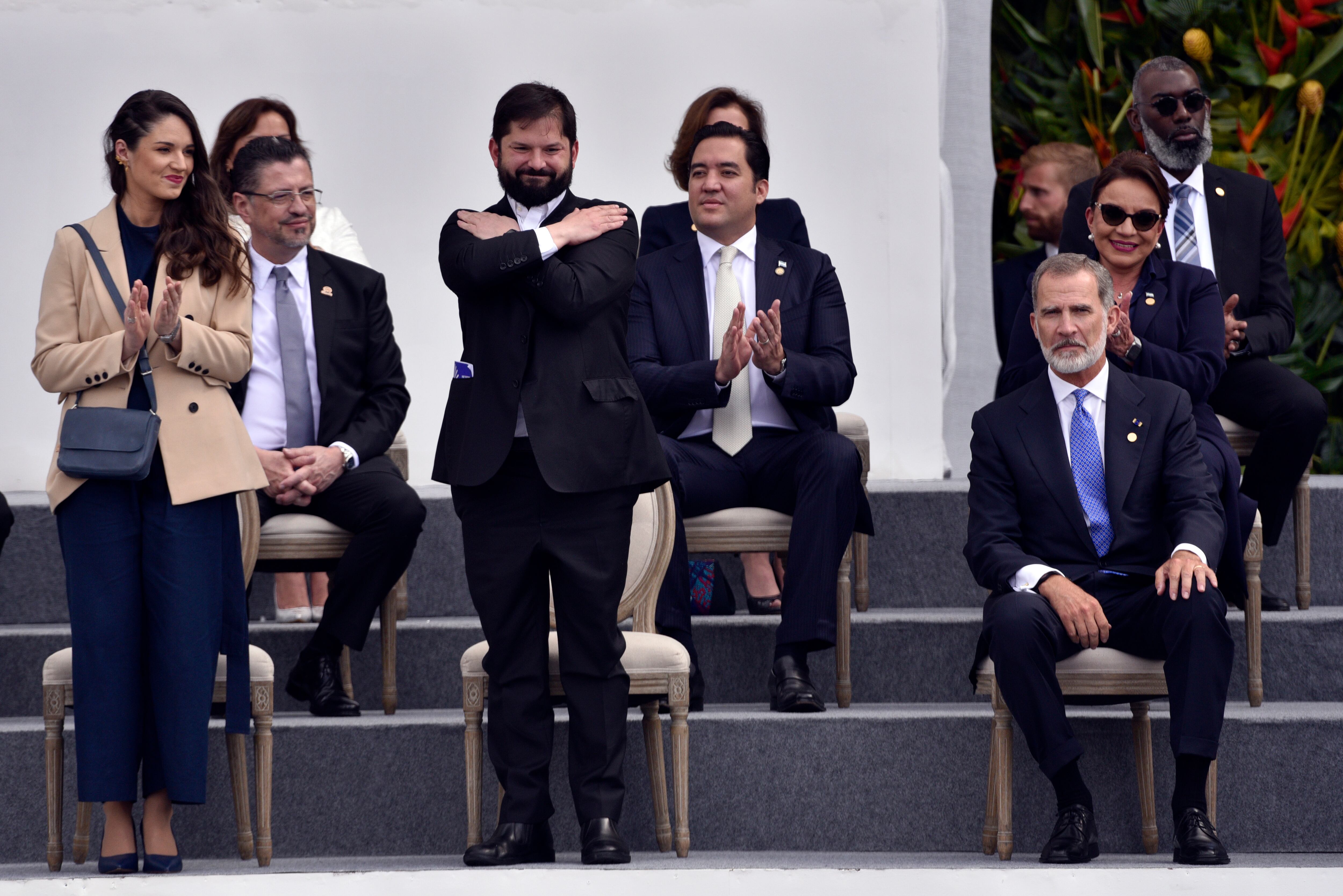 El presidente de Chile, Gabriel Boric, durante la posesión presidencial de Gustavo Petro en la Plaza Bolívar el 7 de agosto de 2022 en Bogotá, Colombia. (Photo by Guillermo Legaria/Getty Images)
