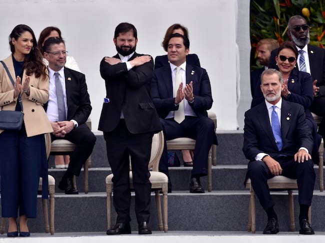El presidente de Chile, Gabriel Boric, durante la posesión presidencial de Gustavo Petro en la Plaza Bolívar el 7 de agosto de 2022 en Bogotá, Colombia. (Photo by Guillermo Legaria/Getty Images)