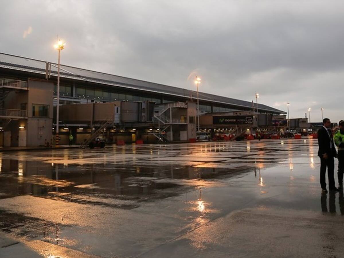 Operación en aeropuerto El Dorado avanza a media marcha por niebla