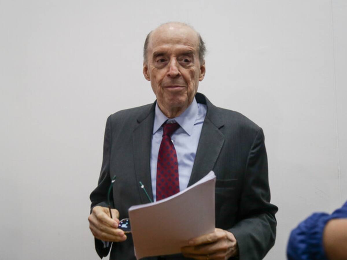 Álvaro Leyva denuncia amenazas contra él, su familia y responsabiliza a Petro de lo que pase