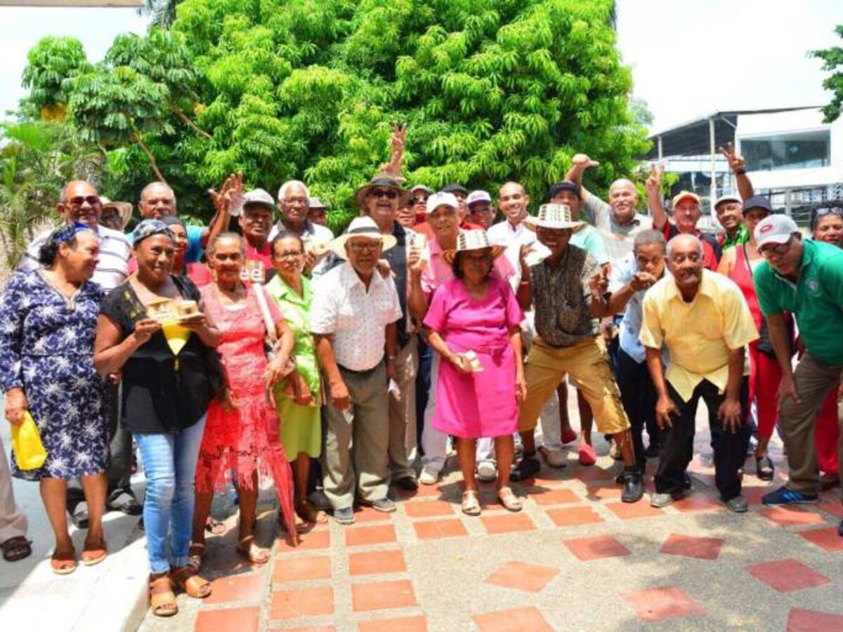 Más de doscientos pensionados de las Empresas Públicas de Cartagena celebraron su día