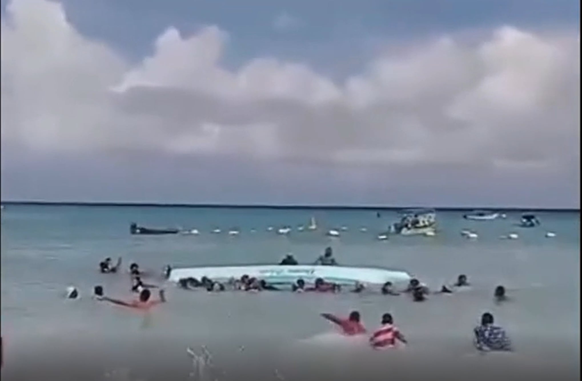 Lancha en Playa Blanca. // Captura de video
