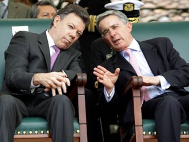 Uribe denuncia a Santos ante Comisión de Acusación