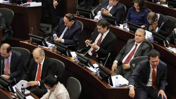 Congresistas podrían ser ministros sin renunciar un año antes a su curul