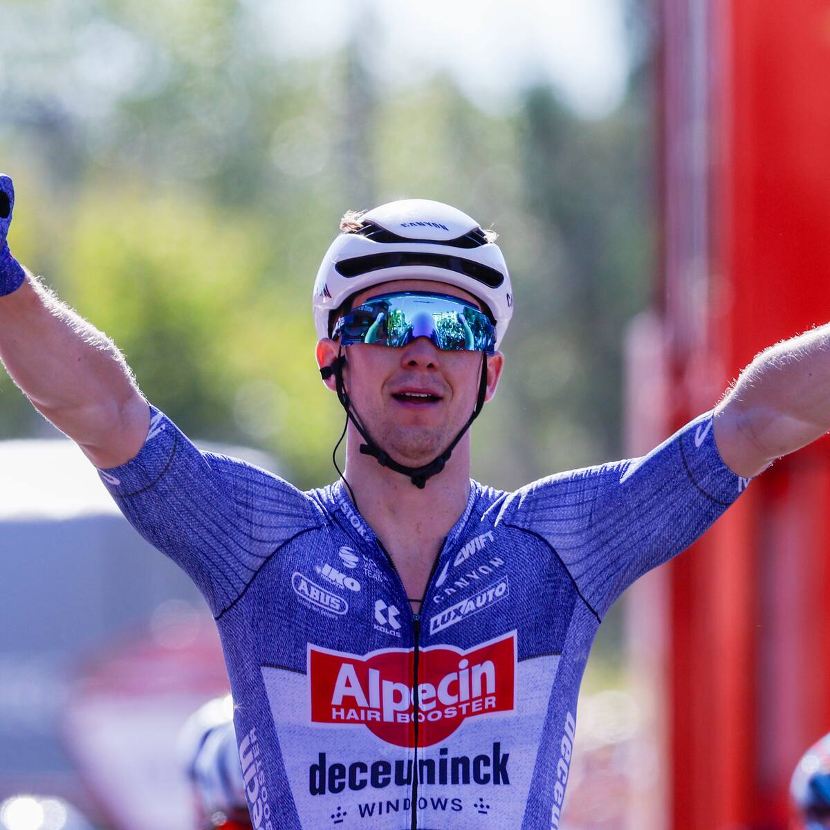 Kaden Groves gana la segunda etapa de la Vuelta; Van Aert, nuevo líder