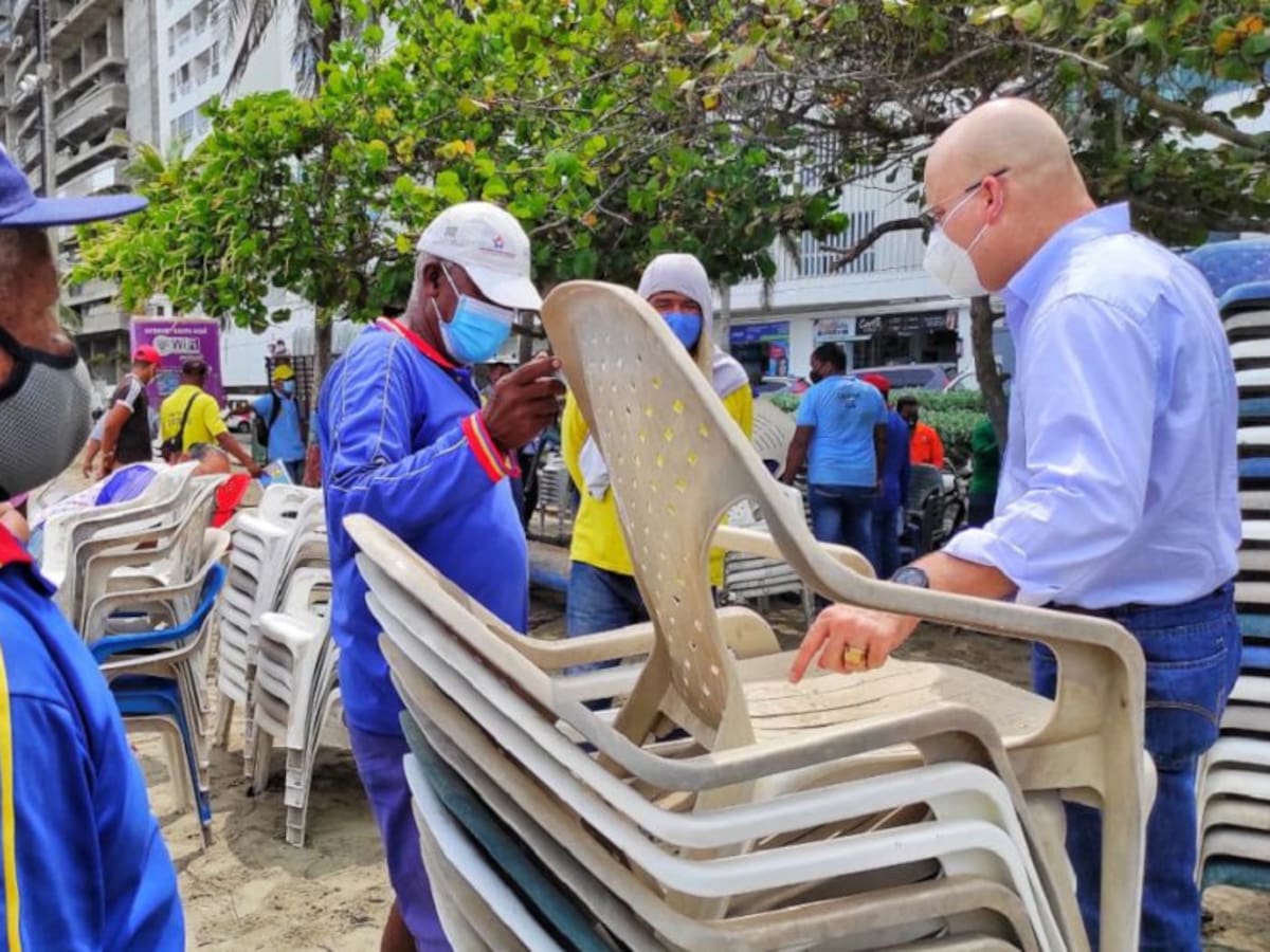 Entregaron 1.178 sillas a asociaciones de carperos de Cartagena