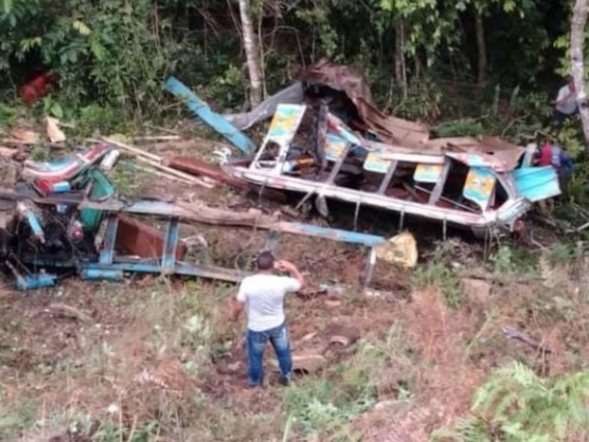 Tres muertos y 14 heridos dejó accidente de una ‘chiva’ en el norte del Cauca