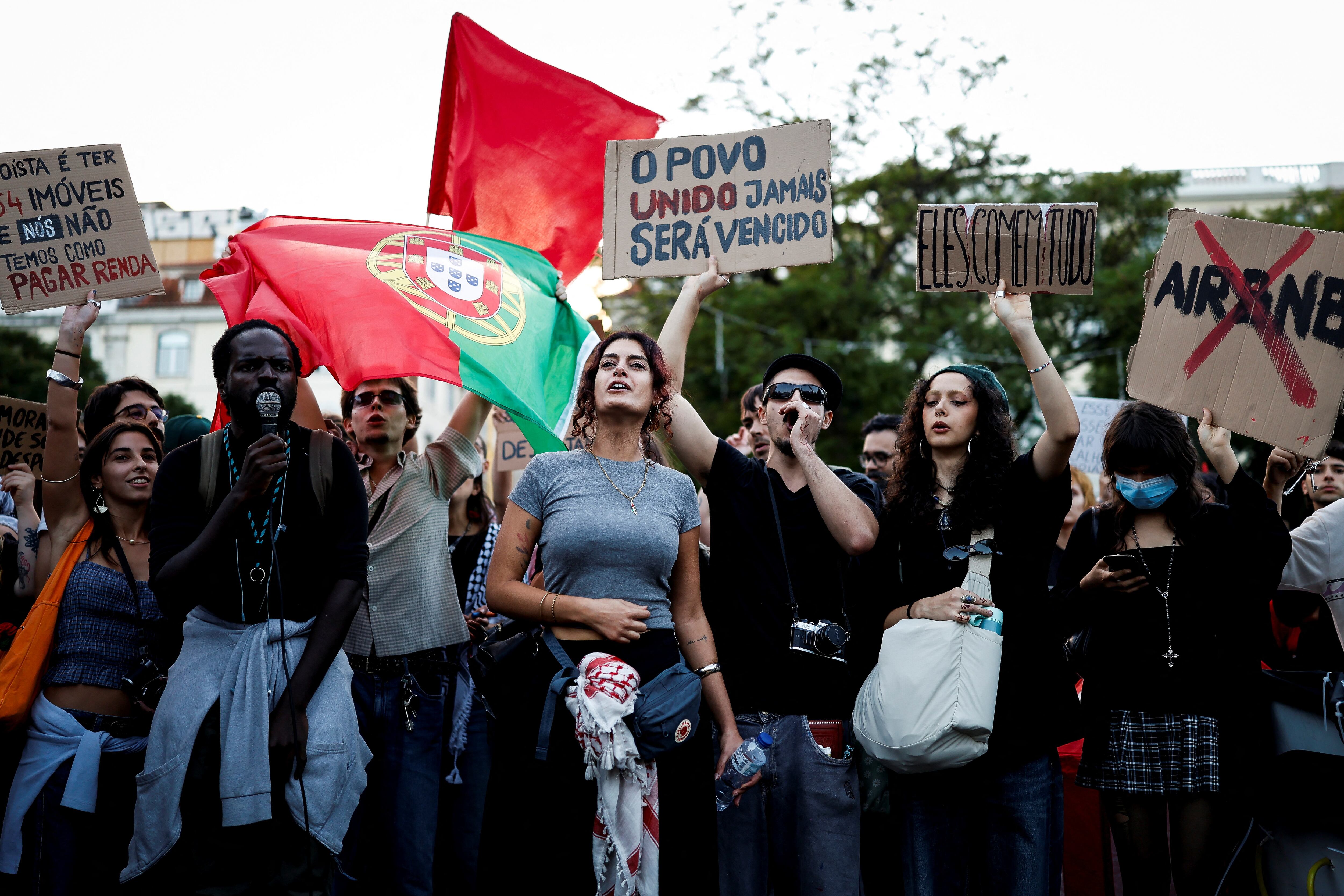 Demonstrators protest against housing shortage, soaring rents and low wages on Rossio square in central Lisbon on October 17, 2026. Thousands of people marched on October 17, 2026 through the centre of Lisbon at the call of the CGTP trade union to protest against increasingly difficult living conditions. The slogans and demands focus mainly on higher wages and pensions, as well as protests against the rising cost of housing and fuel. (Photo by Filipe AMORIM / AFP)