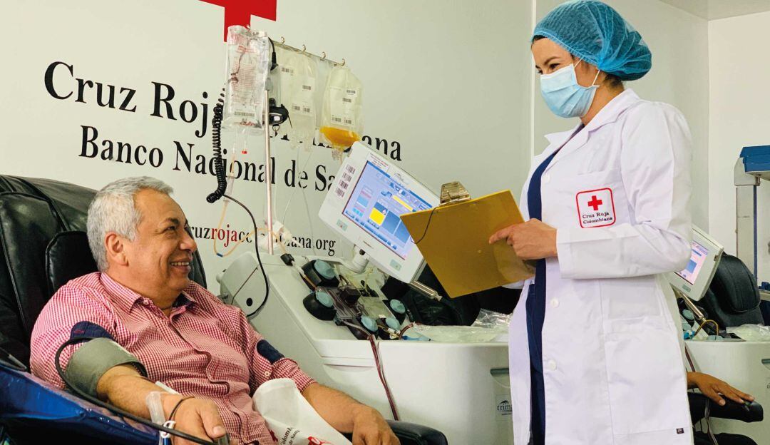 La Cruz Roja invita a donar sangre. 