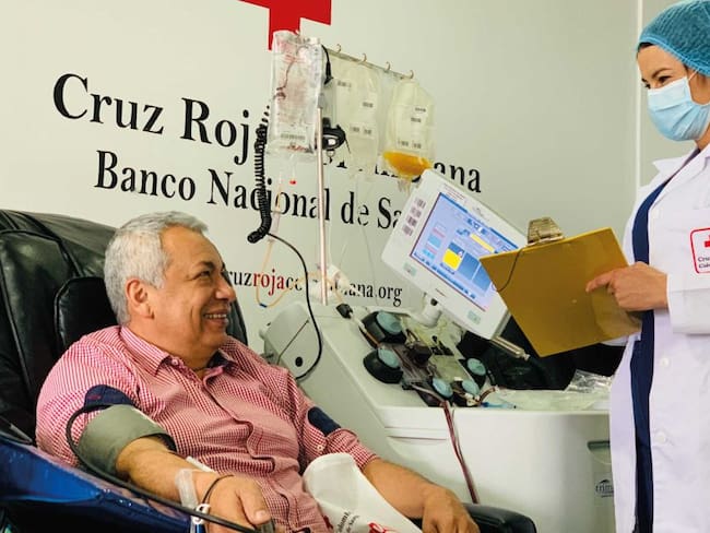 La Cruz Roja invita a donar sangre. 