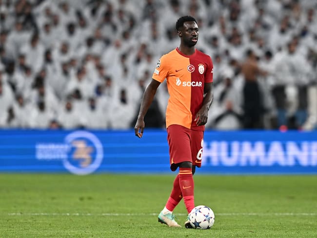 Davinson Sánchez con el Galatasaray. (Photo by Sebastian Frej/MB Media/Getty Images)