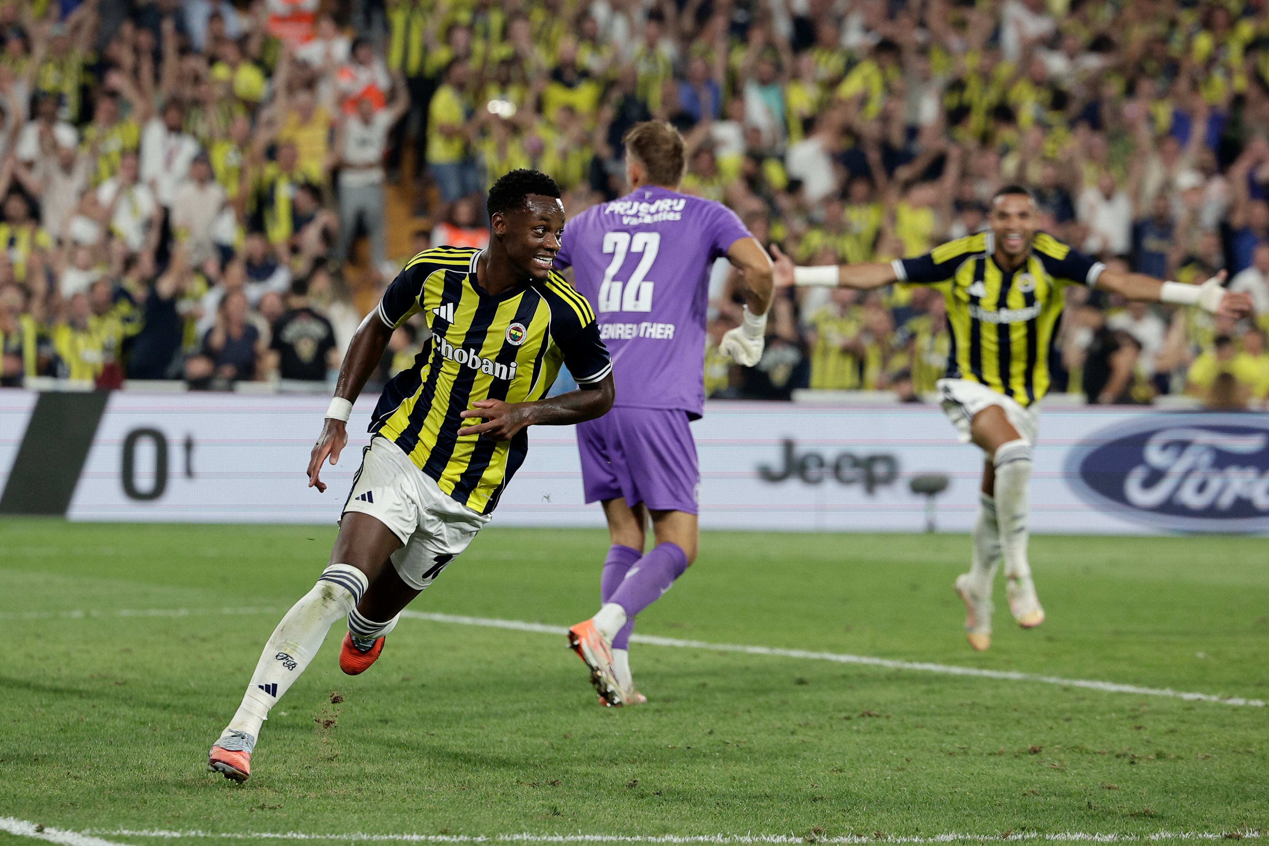 Jhon Jader Durán festeja su gol ante el Feyenoord. (Photo by Rico Brouwer/Soccrates/Getty Images)