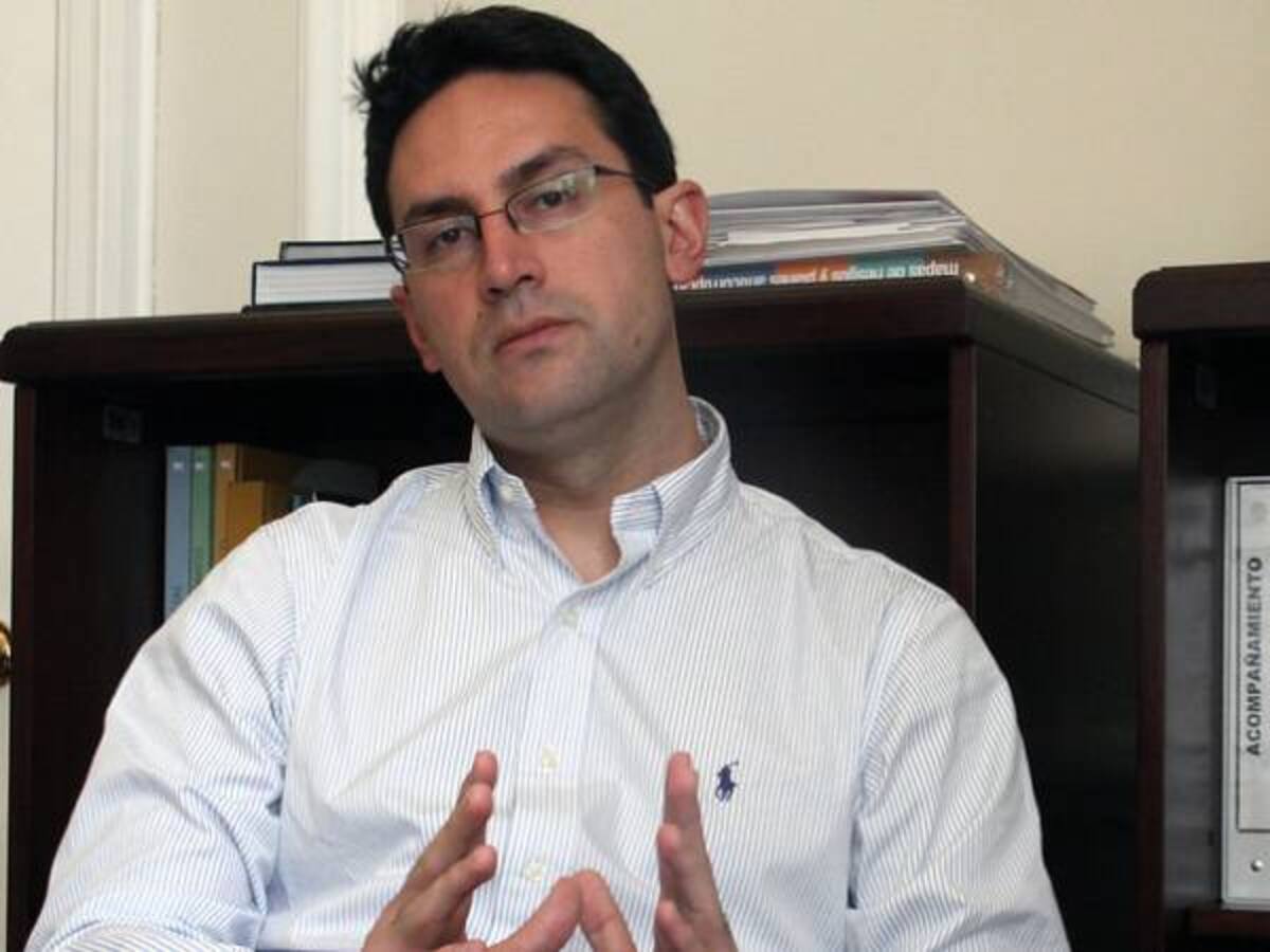 Por el caso Uribe, llaman a declarar al secretario de Transparencia de la Presidencia