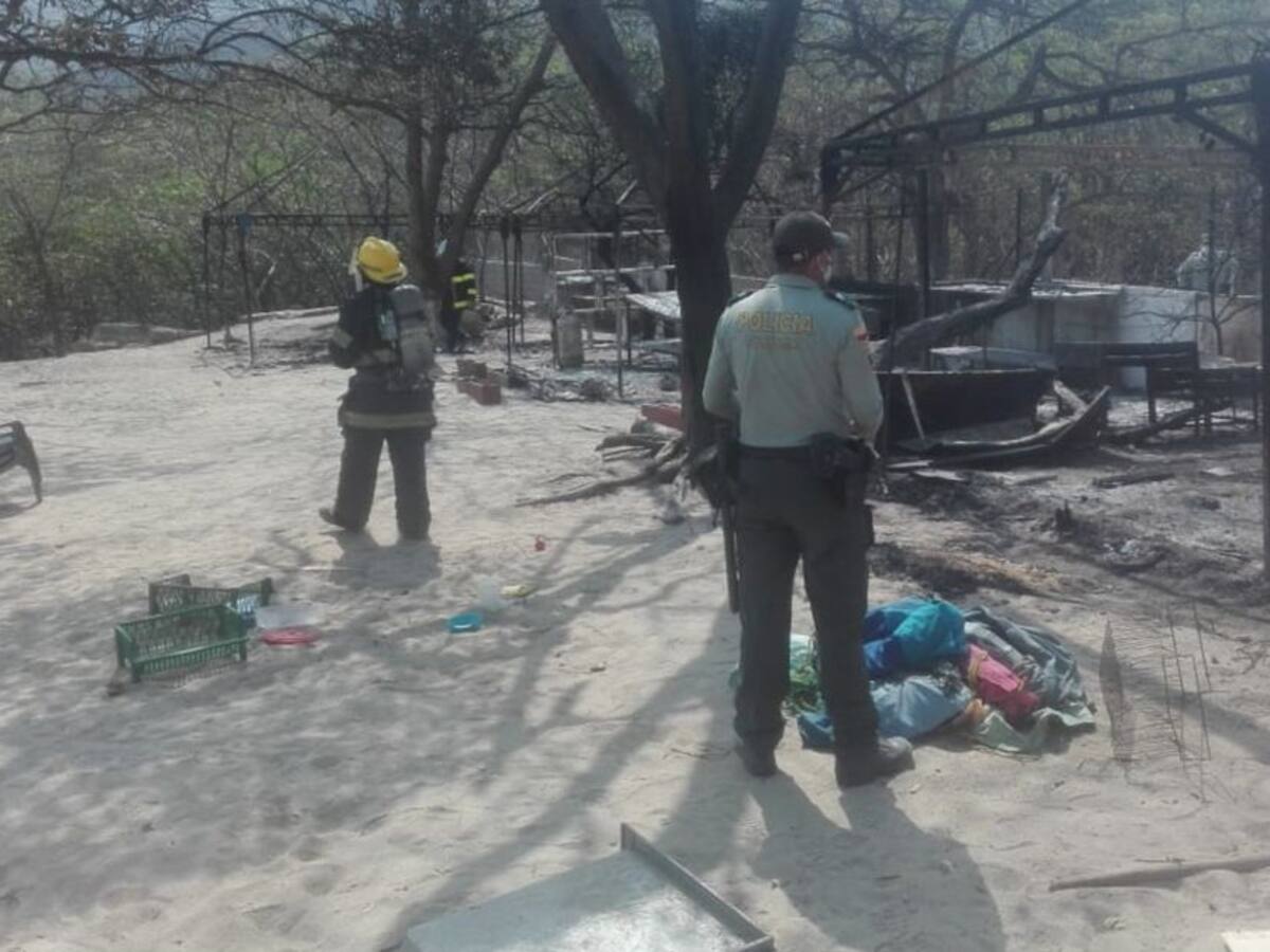Queman cuatro cabañas de playas en Bahía Concha, recuperadas por la SAE