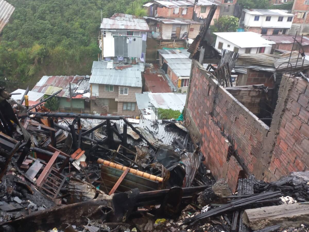 Quedamos con lo que teníamos puesto: damnificada incendio Patio Bonito en Armenia