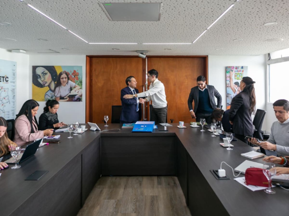 Gobierno firmó solicitud para crear una política pública enfocada en eduación digital