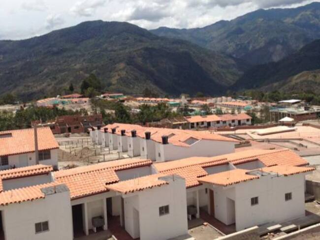 Gobierno entrega nuevas viviendas para arrendatarios de Gramalote