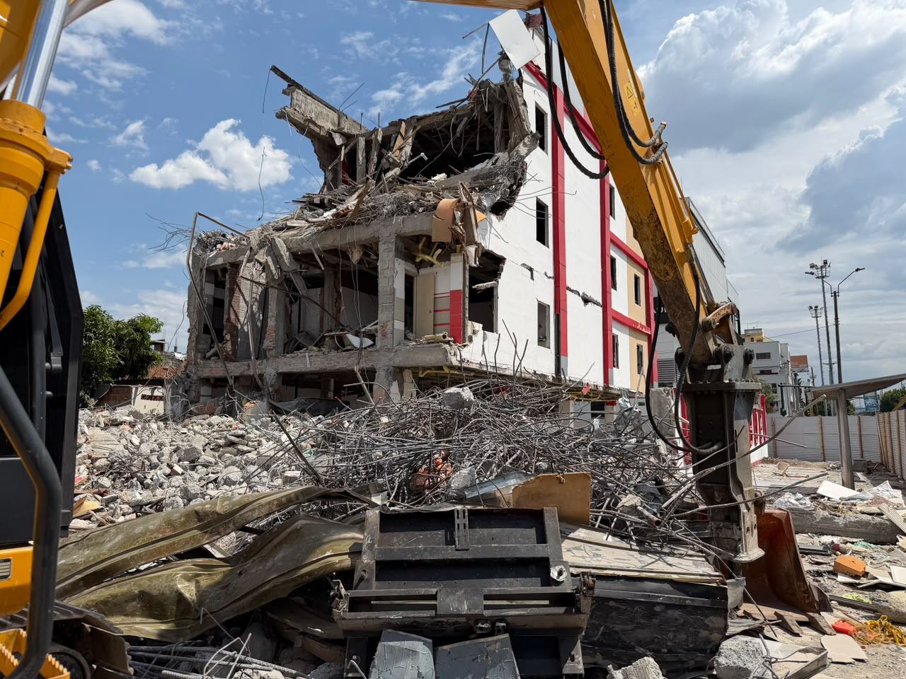 Demolición del motel Molino Rojo en Cali tras terremoto del 10 de agosto del 2026 / Foto: Alcaldía de Cali