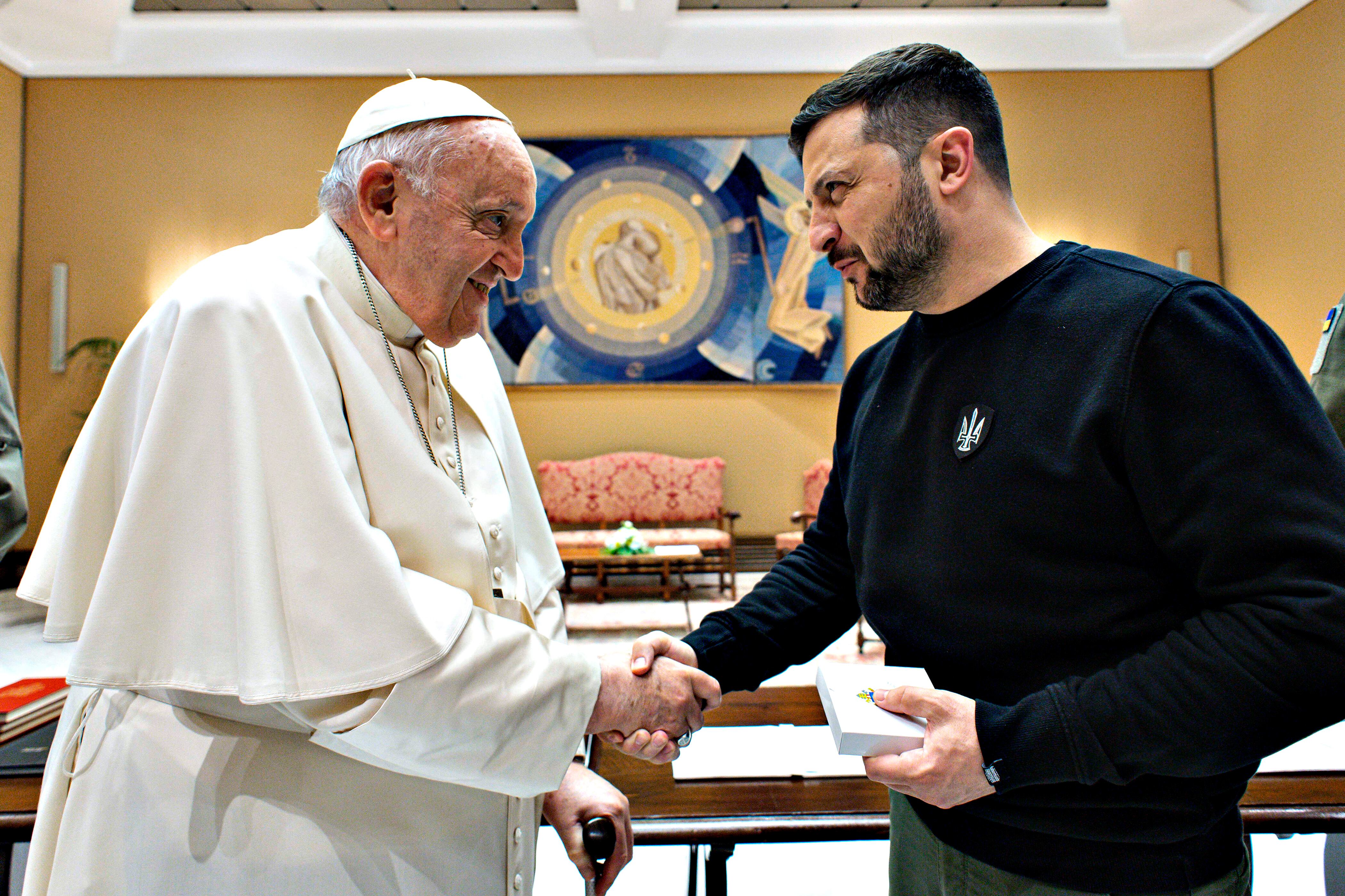 Encuentro entre el Papa Francisco y el presidente ucraniano Volodimir Zelenski en el Vaticano.
(Foto: Vatican Media Vatican Pool/Getty Images)