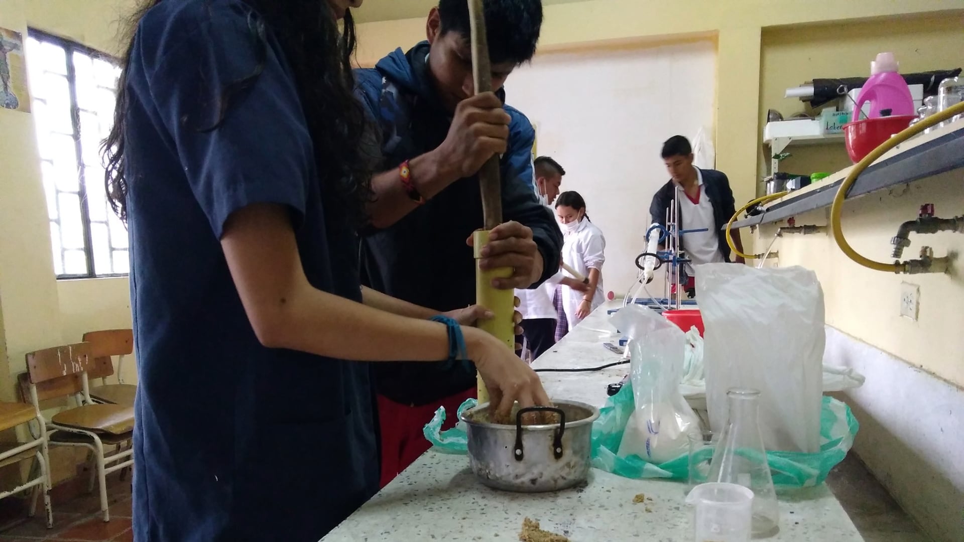 Los proyectos científicos de CaféLab aprovechan el 95% del grano que normalmente se desecha. | Foto: CaféLab