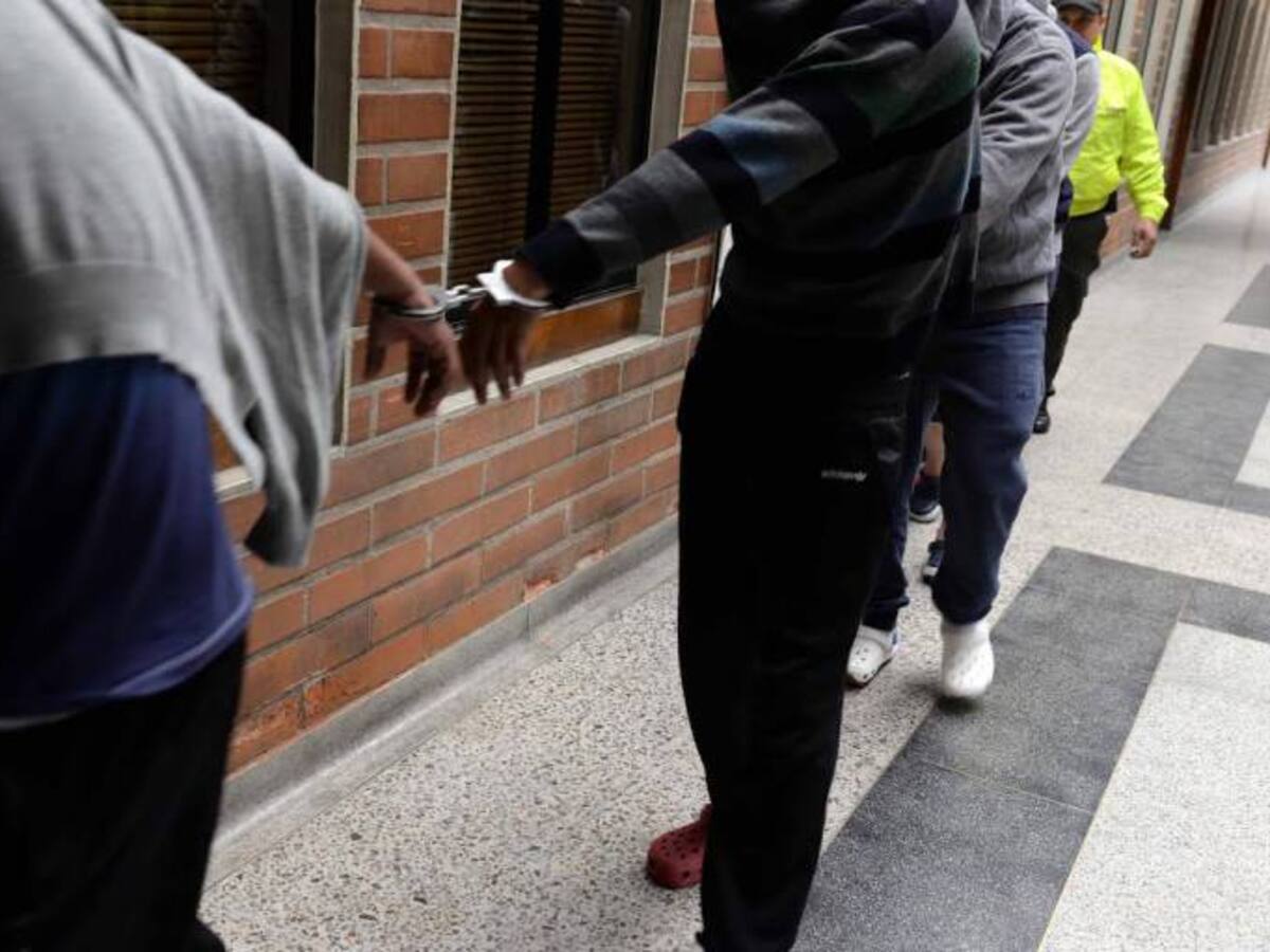 Con pistolas de juguete, fleteros buscaban asaltar camión con cerveza