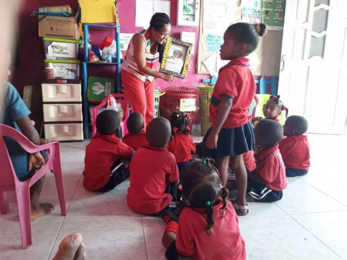 “Libro Ruta Gana Cartagena” fortalece Biblioteca de Tierra Bomba