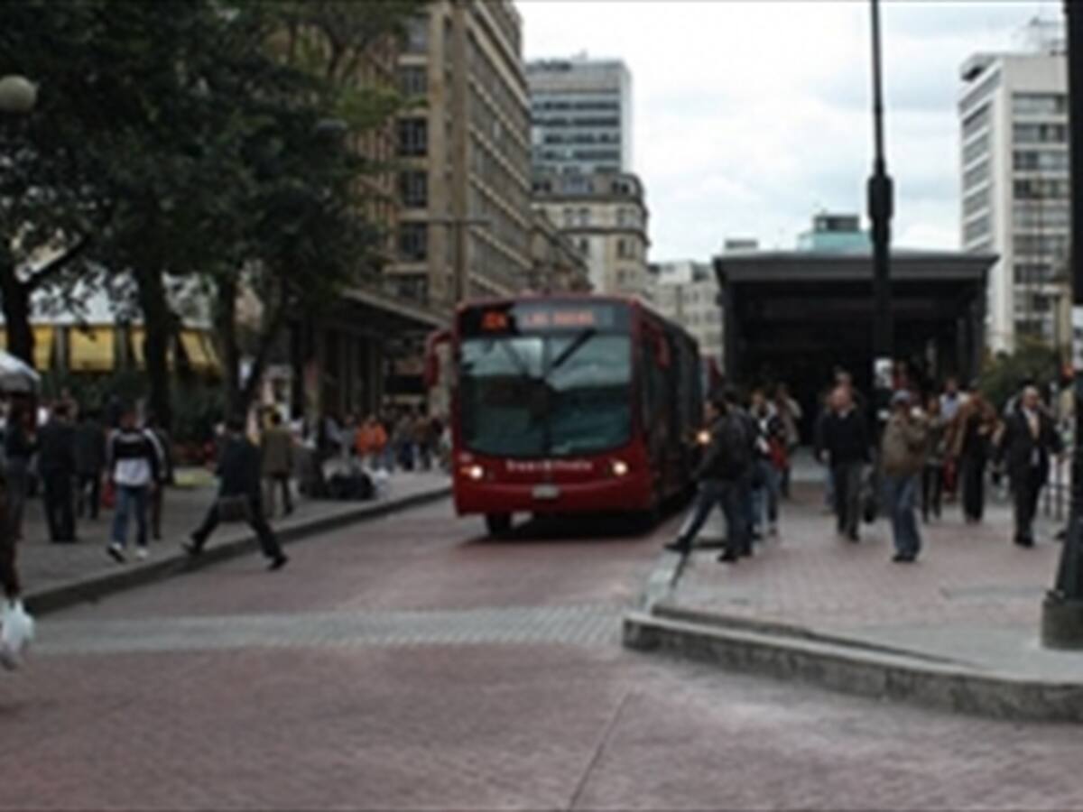 Atacan con cuchillo a un joven dentro de Transmilenio
