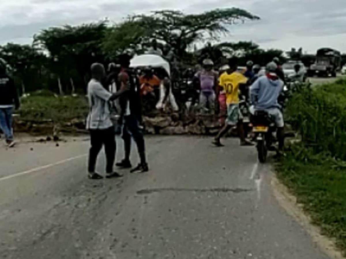 Habitantes de Tierra Baja bloquearon la vía al Mar para exigir inversión