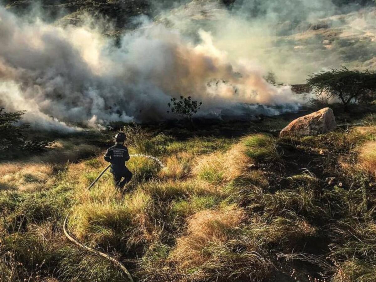 De 3 a 5 incendios diarios atienden los Bomberos en Santa Marta