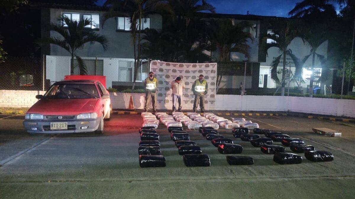 Tras persecución incautan más de 300 kilos de marihuana en Riofrío - Valle