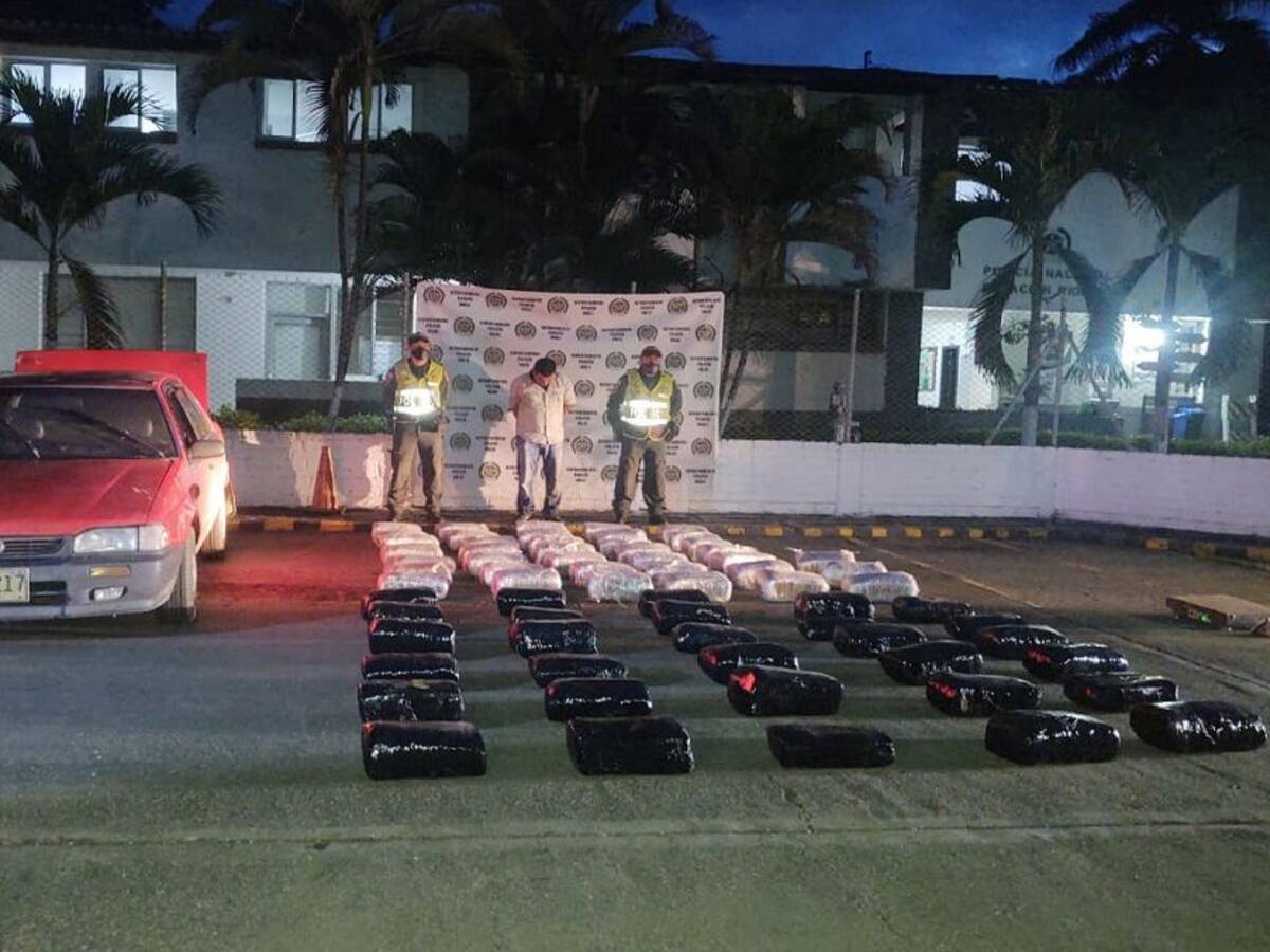 Tras persecución incautan más de 300 kilos de marihuana en Riofrío - Valle