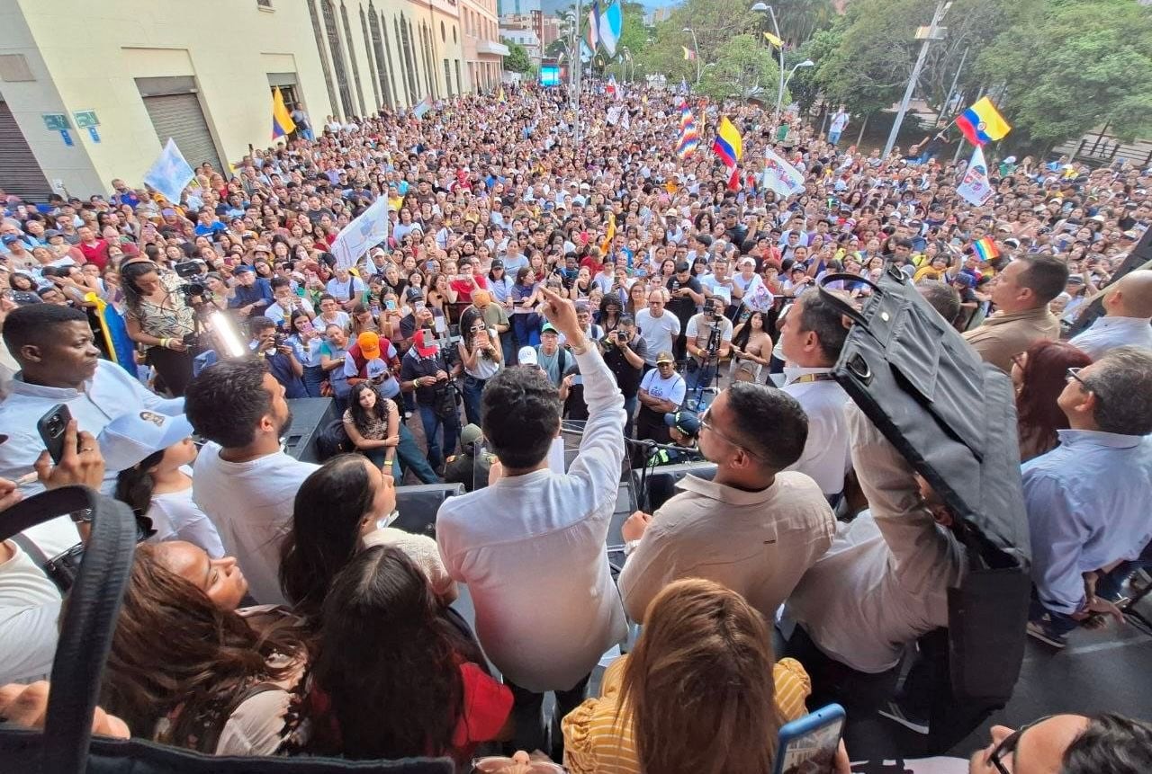 Iván Cepeda agradeció en el Bulevar del Río, el respaldo del pueblo caleño y ratifica el derecho a la desobediencia civil pacífica.