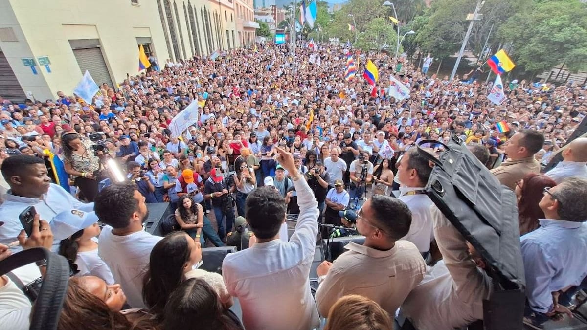 Iván Cepeda en Cali aseguró que defenderá Monumento a la Resistencia e invitó a desobediencia civil