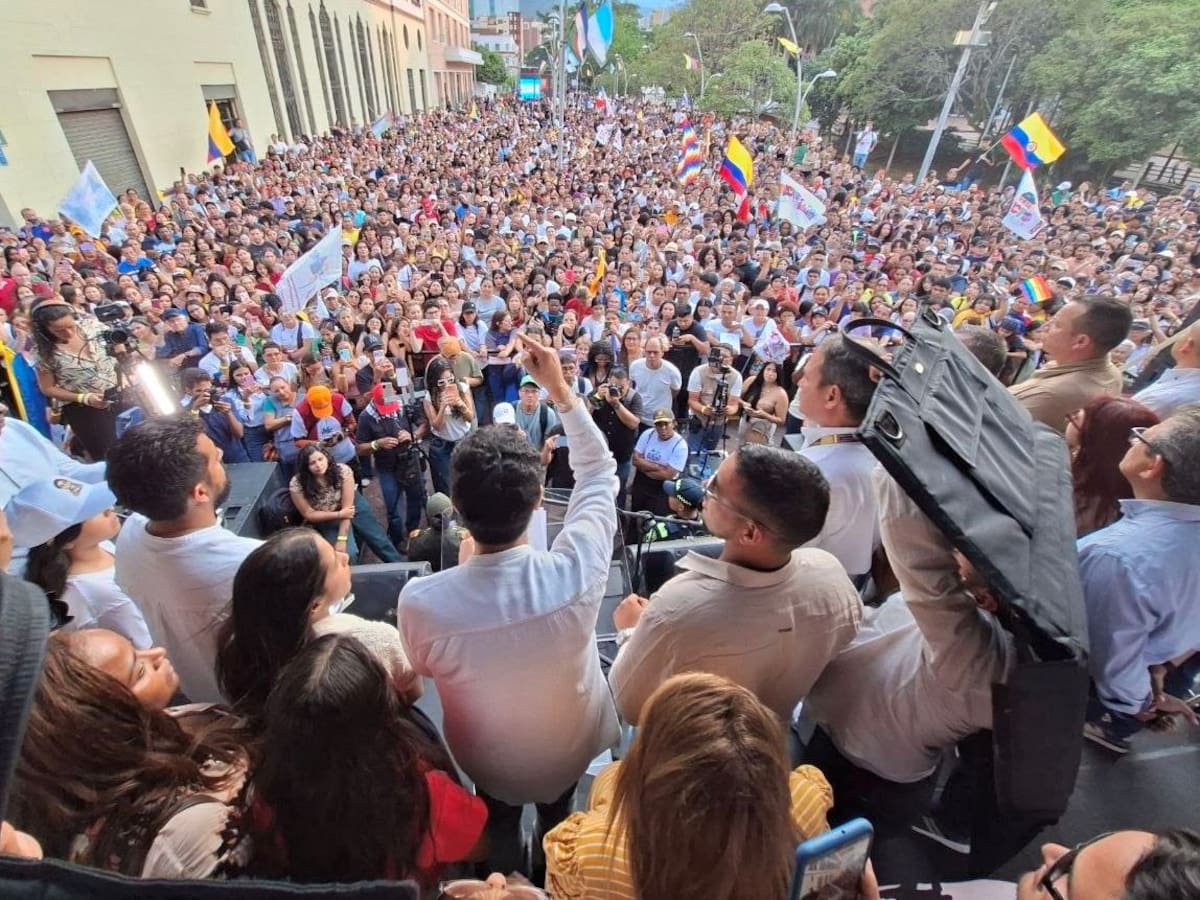 Iván Cepeda en Cali aseguró que defenderá Monumento a la Resistencia e invitó a desobediencia civil