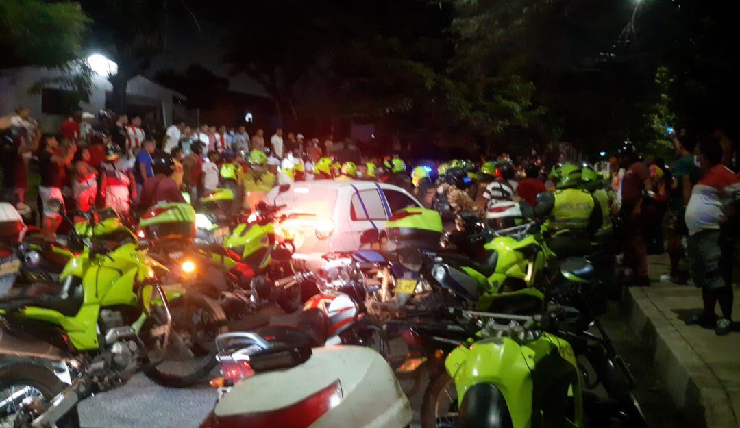 Operativo de la Policía para capturar a los tres sujetos que robaron una camioneta.