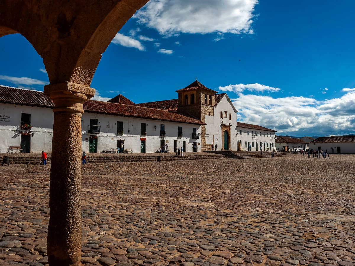 La plaza más grande del país se encuentra en famoso municipio de Boyacá ¿Cuál es? Tiene 14.000 m2