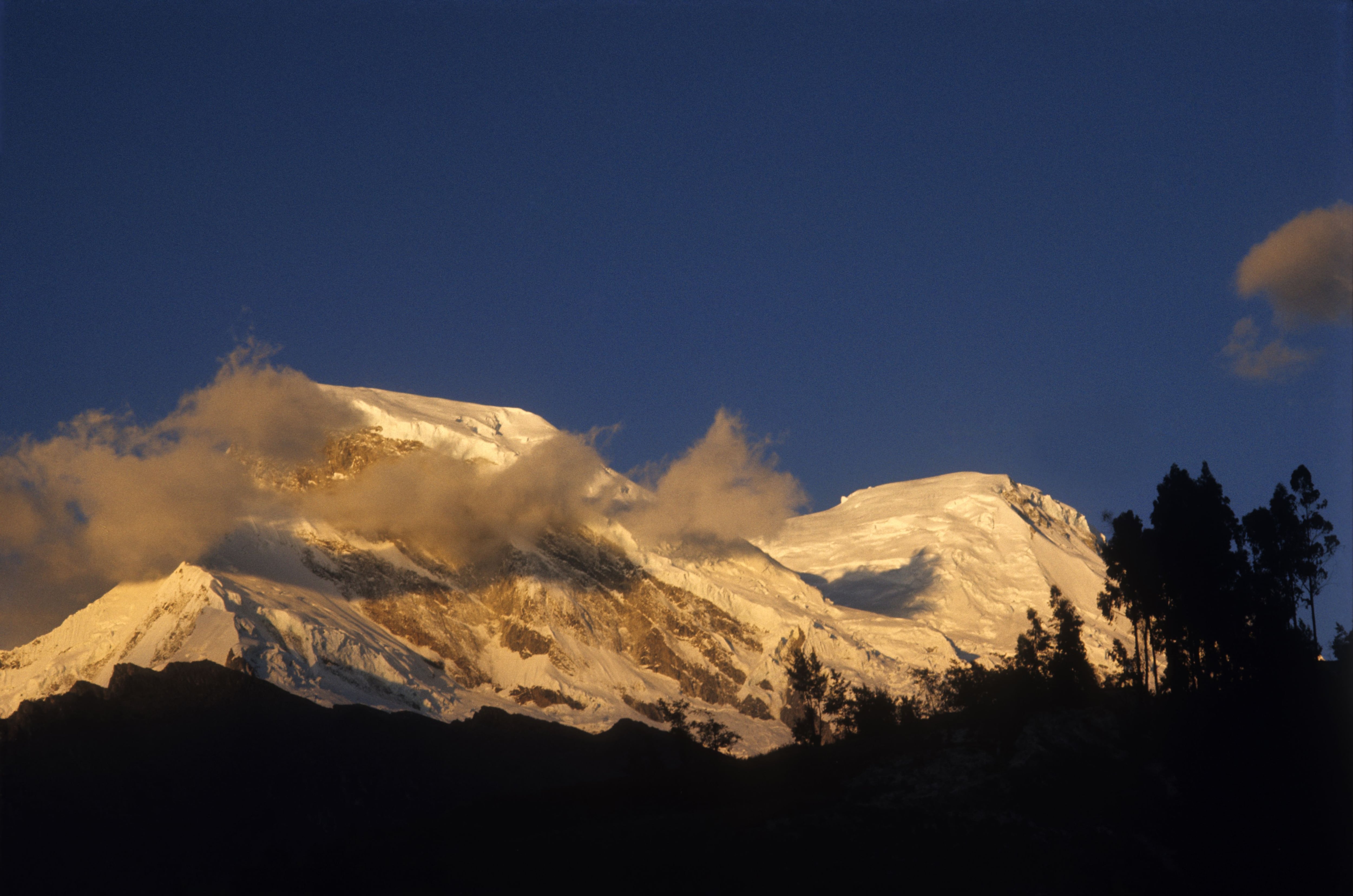 Las autoridades peruanas concentran la atención en lagunas glaciares para prevenir emergencias como la registrada en Nepal.
(Foto: Education Images/Universal Images Group via Getty Images)