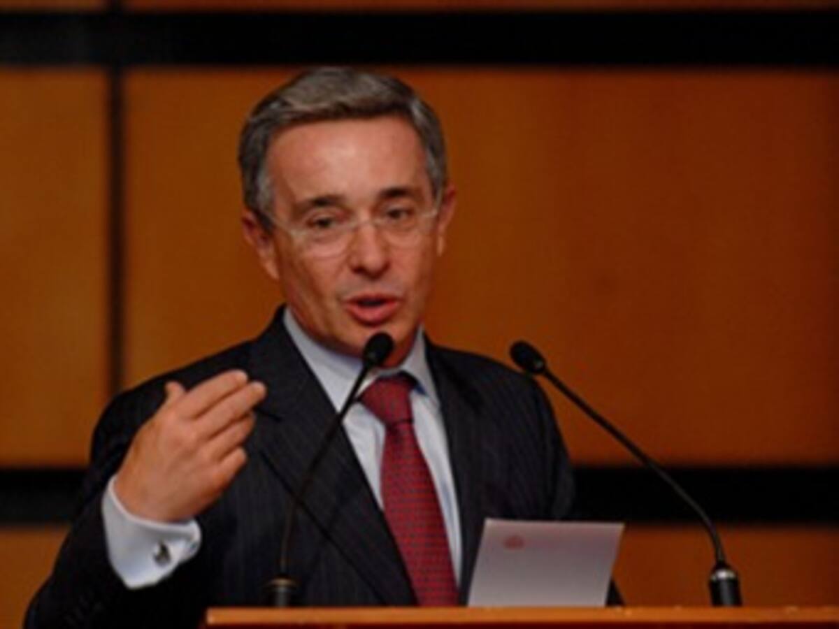 'Esta bien que los colombianos digan, estoy de acuerdo o en desacuerdo con la reelección': Uribe