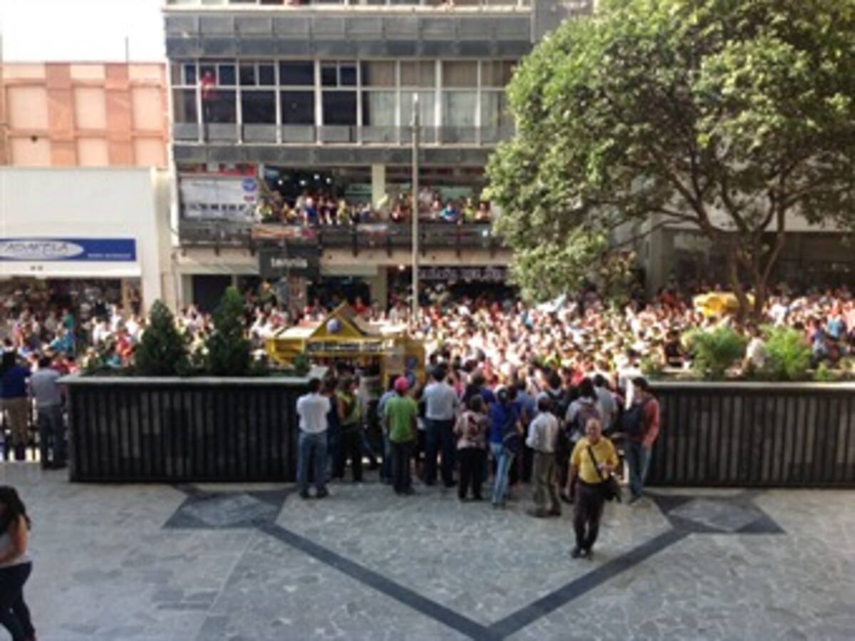 Santos camina por las calles de Bucaramanga