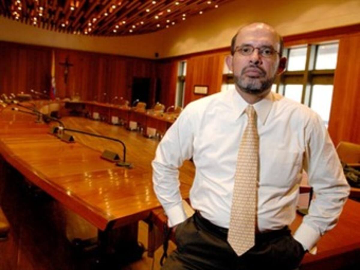 Demandan elección de Francisco Javier Ricaurte como magistrado de la Judicatura