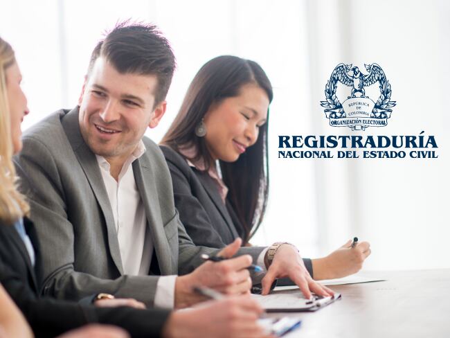 Personas solicitando puesto de trabajo // Logo : Registraduría Nacional del Estado Civil Créditos: Registraduría Nacional del Estado Civil