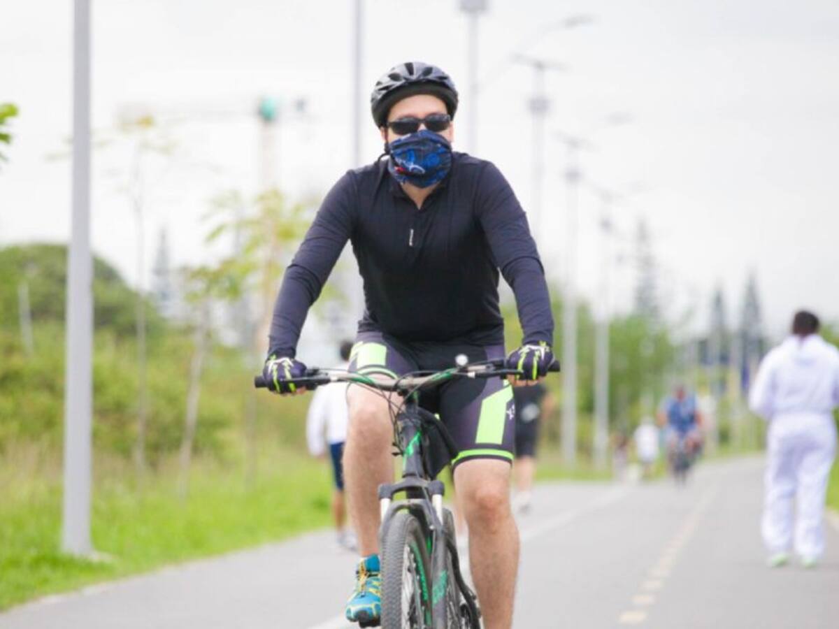 El tapabocas, una obligación para hacer deporte en Medellín