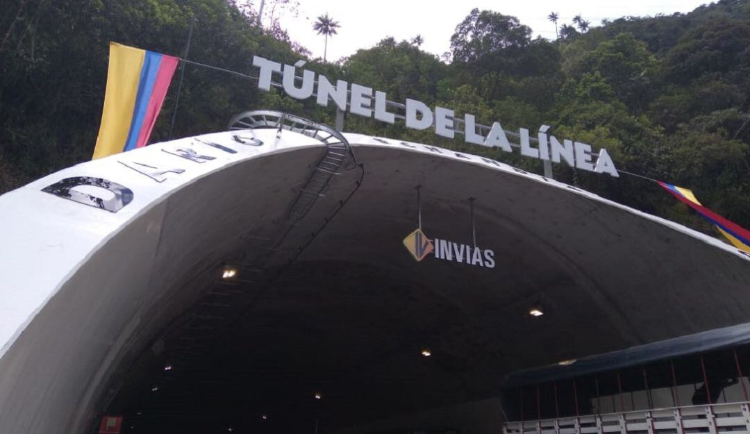 Salida del Túnel de la Línea en el sector del Tolima