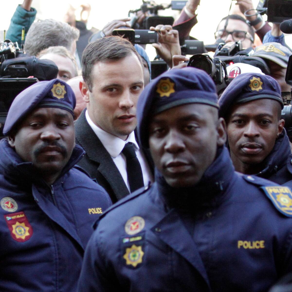Oscar Pistorius queda en libertad condicional casi 11 años después de matar a su novia